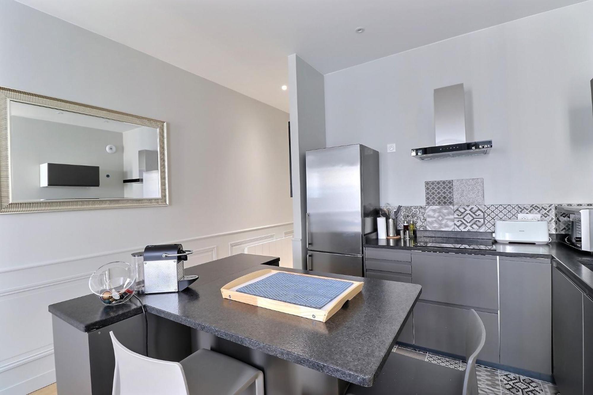 Apartment De Standing Pour 6 Refait A Neuf Lyon