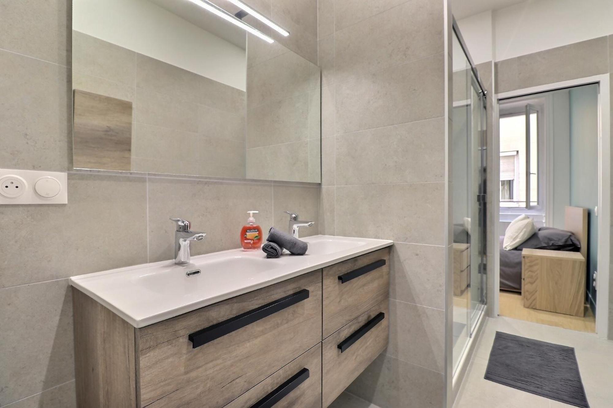 De Standing Pour 6 Refait A Neuf Apartment Lyon