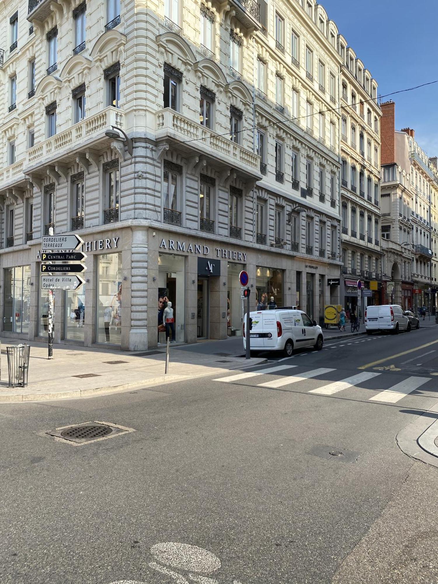 De Standing Pour 6 Refait à Neuf Lione